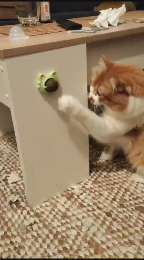 Bola de Catnip Adhesiva Giratoria para Gatos - Juguete Interactivo de Lamido y Juego